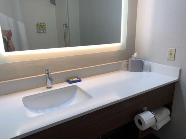 Holiday Inn Express Adrian By Ihg Exteriör bild
